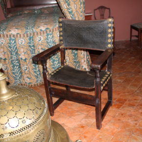 Es restauren les cadires de frare de la Masia d’en Cabanyes