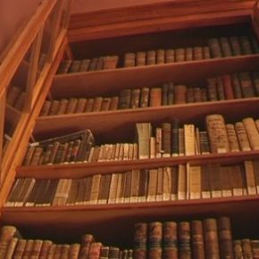 Part del fons bibliogràfic de la familia Cabanyes torna a la biblioteca de la Masia d'en Cabanyes - Canal Blau