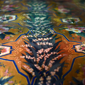 Les cortines a "L'indiana" amb motius florals de la Cambra del poeta Manuel de Cabanyes
