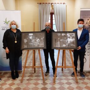 L’exposició fotogràfica “Vivint darrera d’una mascareta”, de Xavier Prat, inaugura el nou Espai Expositiu Alexandre de Cabanyes